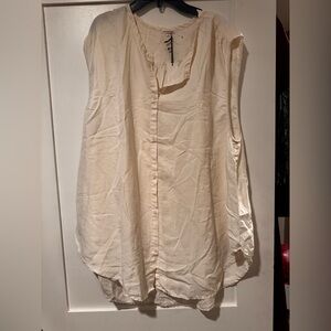 NWT Chic Cream Sleeveless Blouse size XL